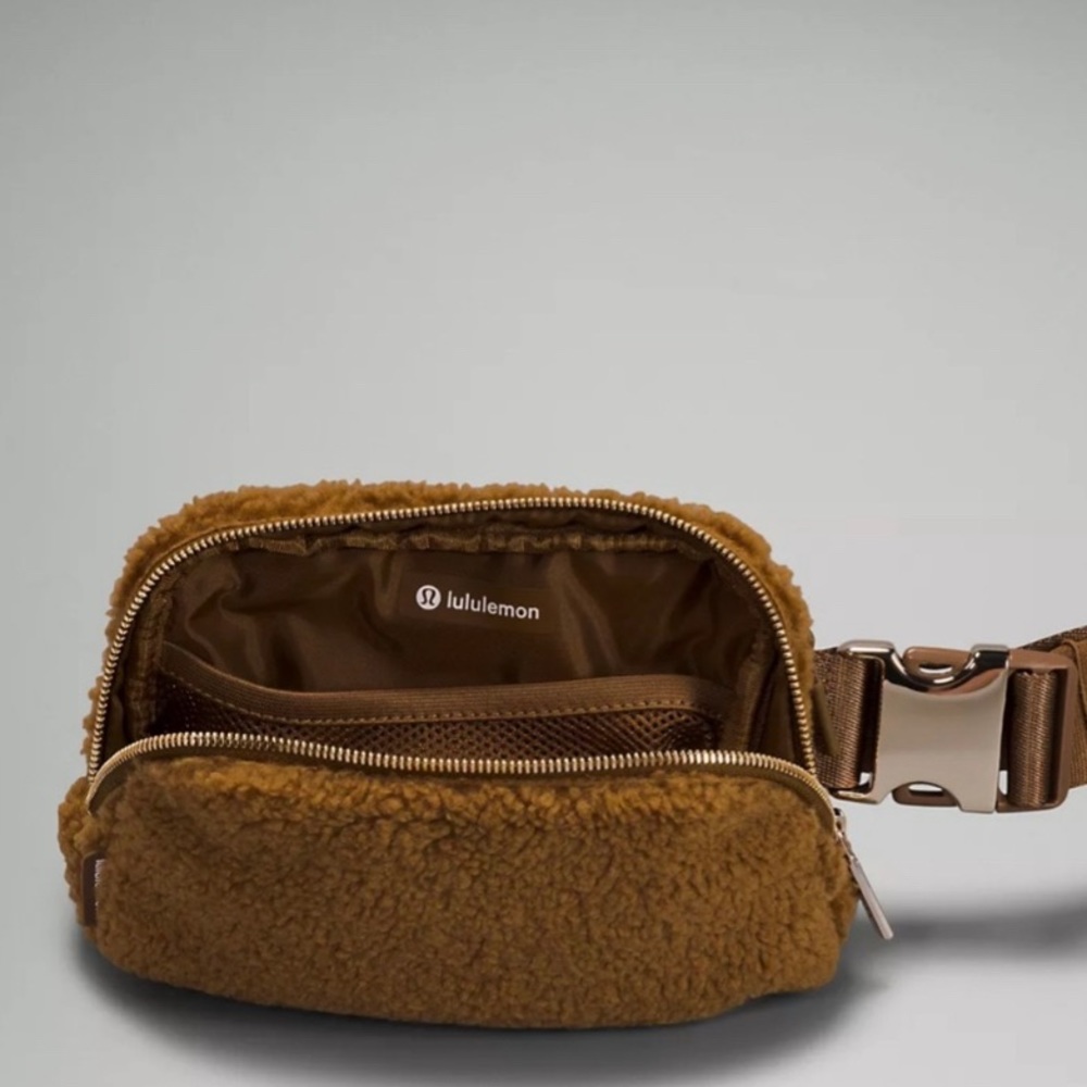 Lululemon belt bag nwt